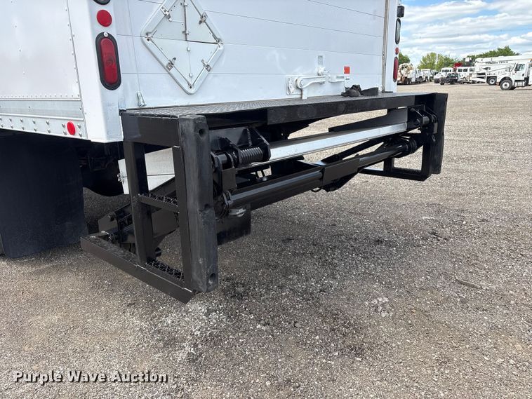 image for item EG9067 2005 Freightliner Business Class M2 box truck