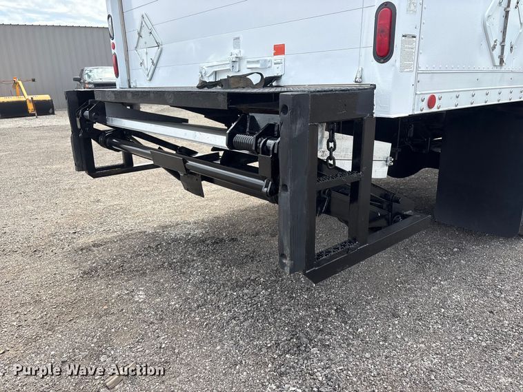 image for item EG9067 2005 Freightliner Business Class M2 box truck