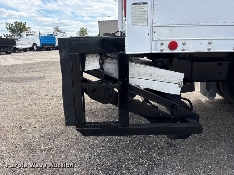 image for item EG9067 2005 Freightliner Business Class M2 box truck