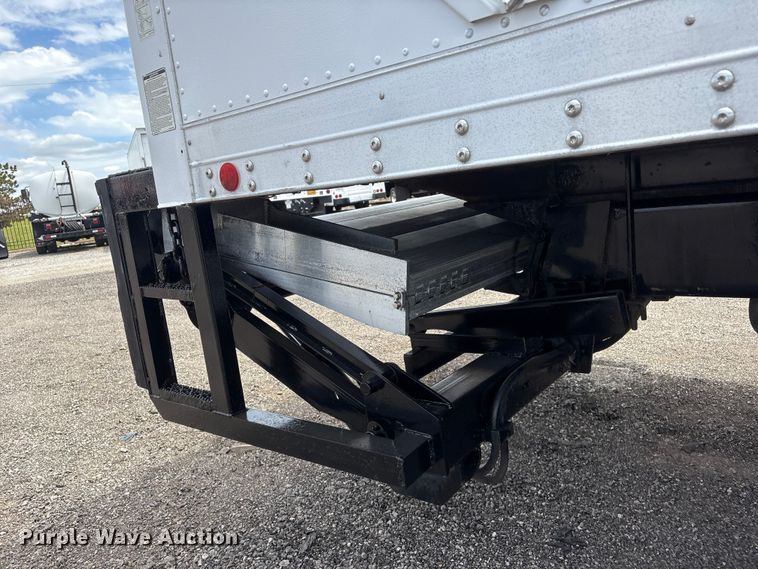 image for item EG9067 2005 Freightliner Business Class M2 box truck