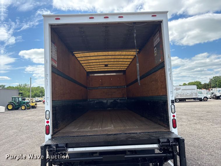 image for item EG9067 2005 Freightliner Business Class M2 box truck