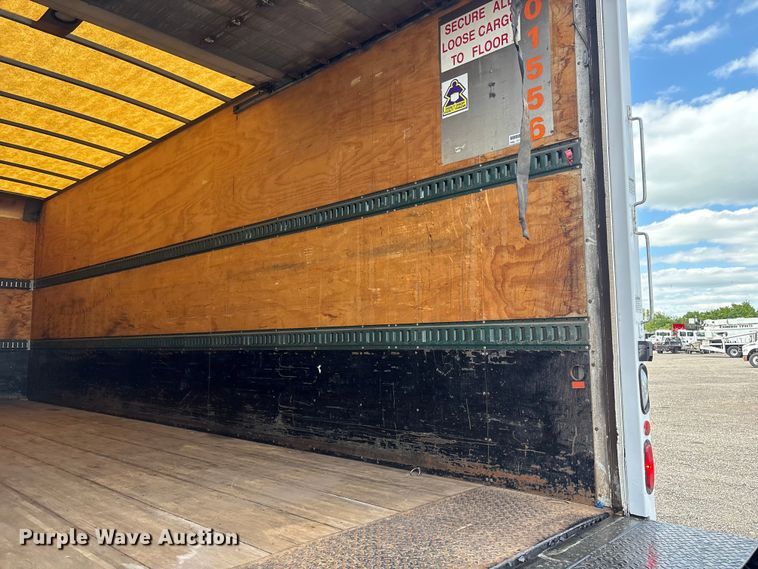 image for item EG9067 2005 Freightliner Business Class M2 box truck