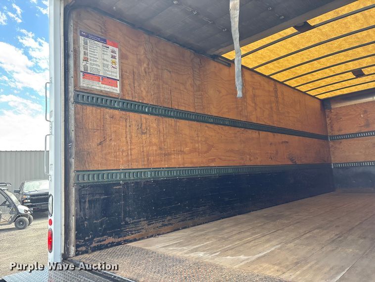 image for item EG9067 2005 Freightliner Business Class M2 box truck