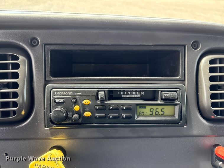 image for item EG9067 2005 Freightliner Business Class M2 box truck