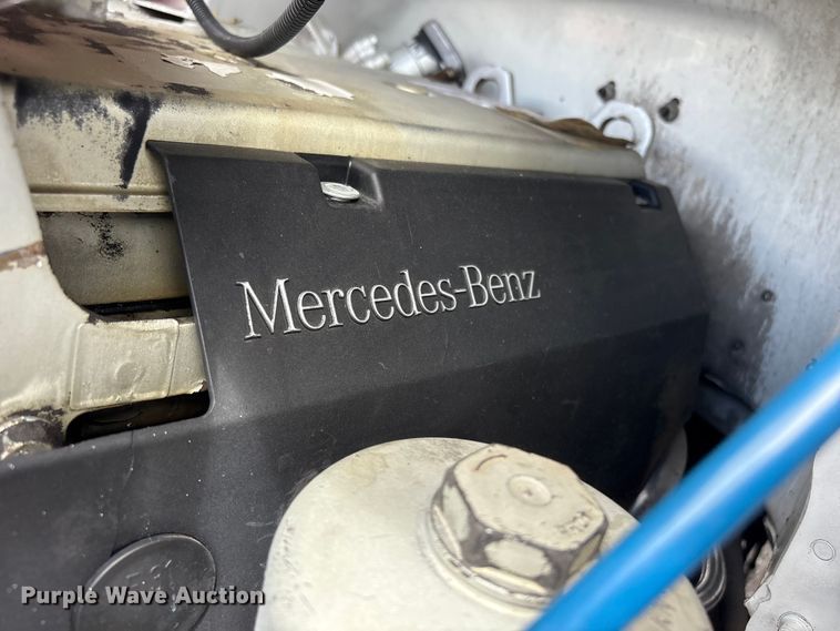 image for item EG9067 2005 Freightliner Business Class M2 box truck