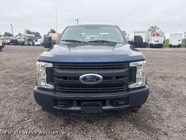 image for item EG9107 2017 Ford F250 Super Duty Crew Cab flatbed pickup truck