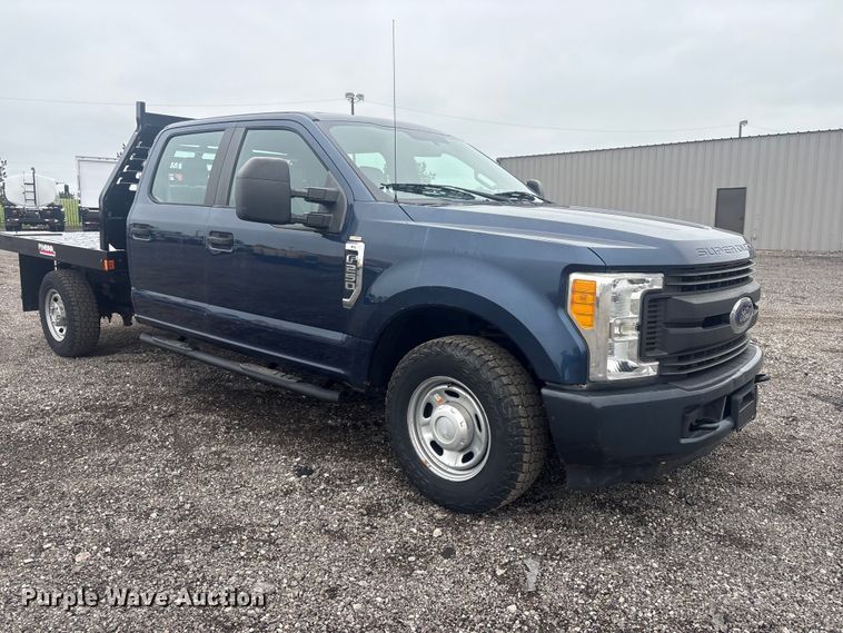 image for item EG9107 2017 Ford F250 Super Duty Crew Cab flatbed pickup truck
