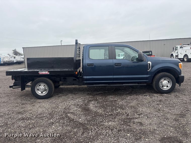 image for item EG9107 2017 Ford F250 Super Duty Crew Cab flatbed pickup truck