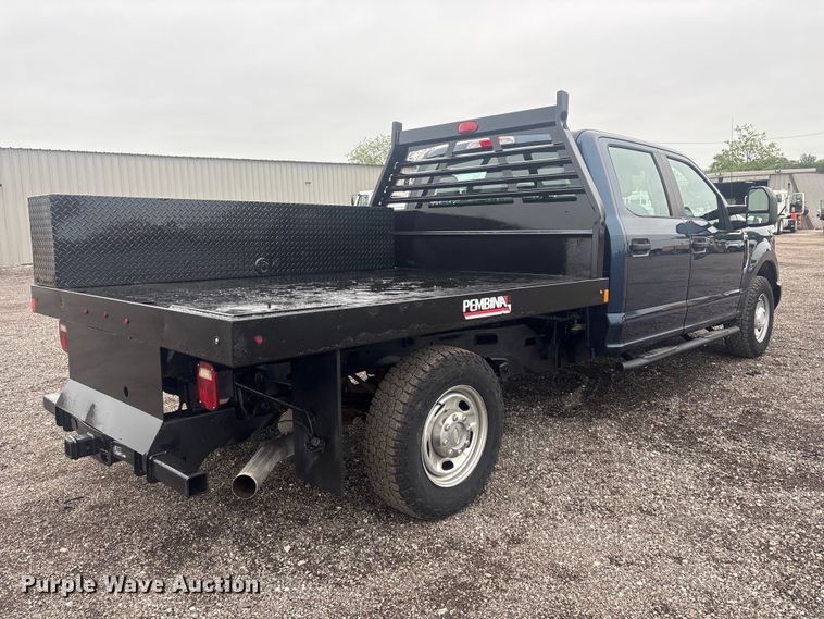 image for item EG9107 2017 Ford F250 Super Duty Crew Cab flatbed pickup truck