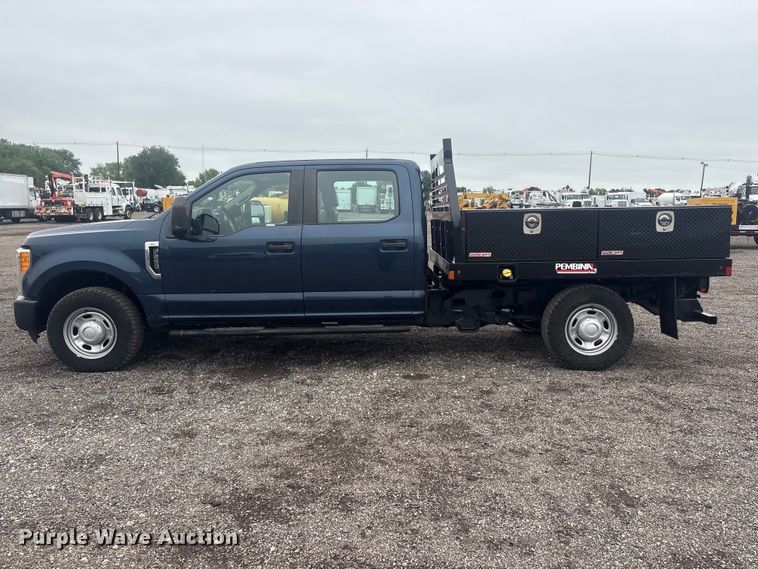 image for item EG9107 2017 Ford F250 Super Duty Crew Cab flatbed pickup truck