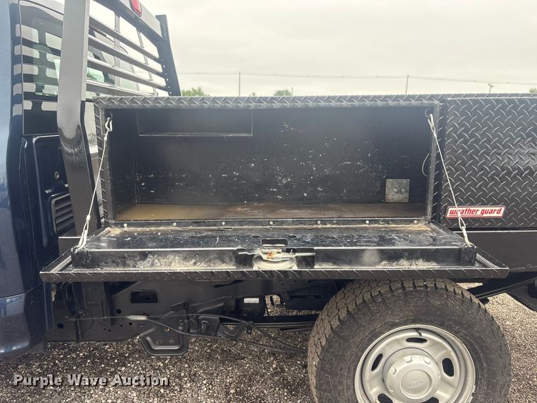 image for item EG9107 2017 Ford F250 Super Duty Crew Cab flatbed pickup truck