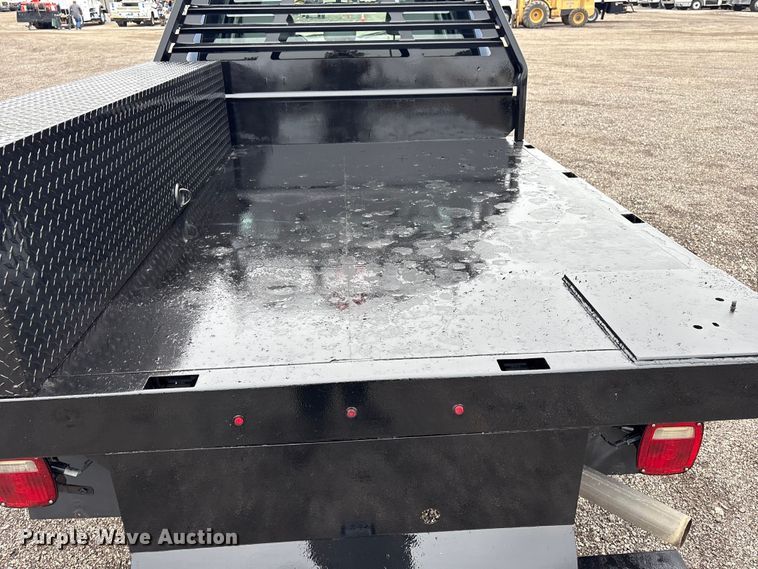 image for item EG9107 2017 Ford F250 Super Duty Crew Cab flatbed pickup truck