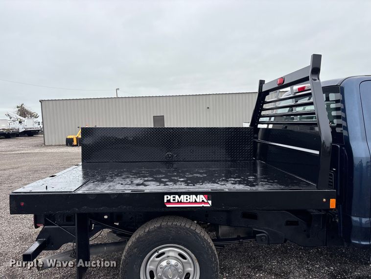 image for item EG9107 2017 Ford F250 Super Duty Crew Cab flatbed pickup truck