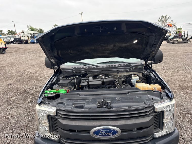 image for item EG9107 2017 Ford F250 Super Duty Crew Cab flatbed pickup truck