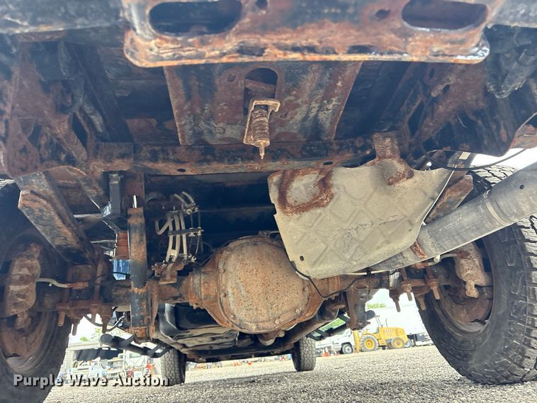 image for item EG9107 2017 Ford F250 Super Duty Crew Cab flatbed pickup truck