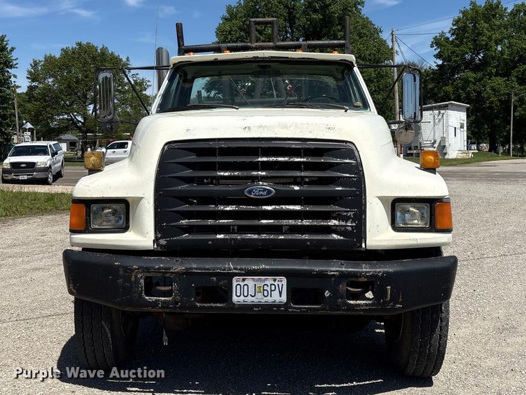 image for item EI5840 1997 Ford F800 tow truck