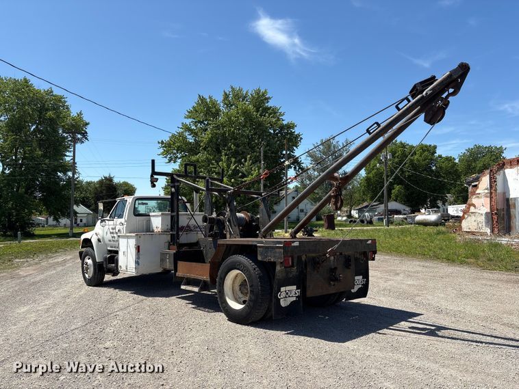 image for item EI5840 1997 Ford F800 tow truck