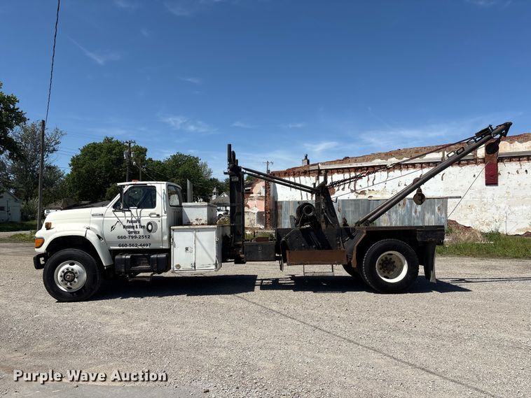 image for item EI5840 1997 Ford F800 tow truck