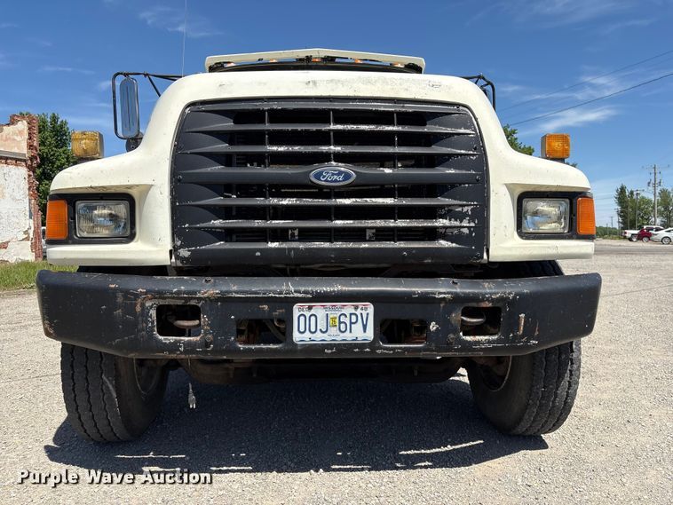 image for item EI5840 1997 Ford F800 tow truck