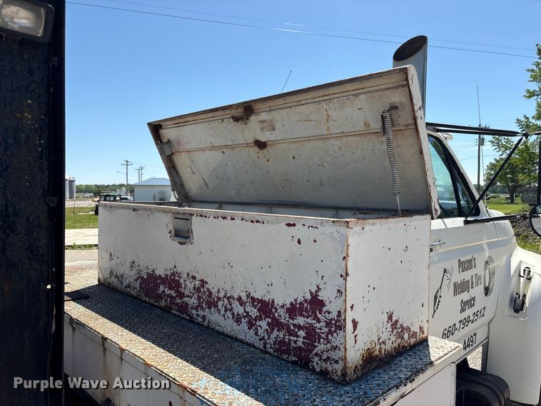 image for item EI5840 1997 Ford F800 tow truck