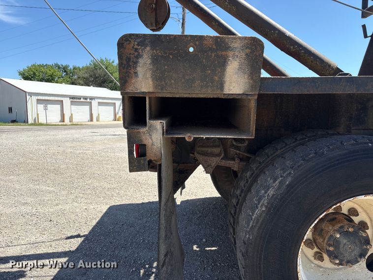 image for item EI5840 1997 Ford F800 tow truck