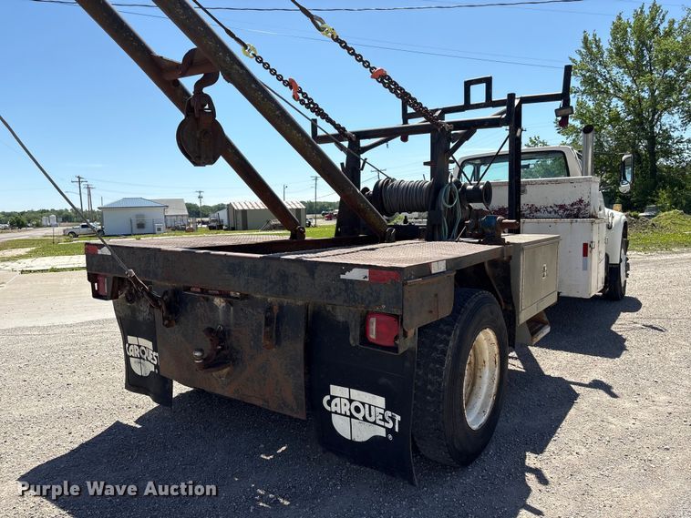 image for item EI5840 1997 Ford F800 tow truck