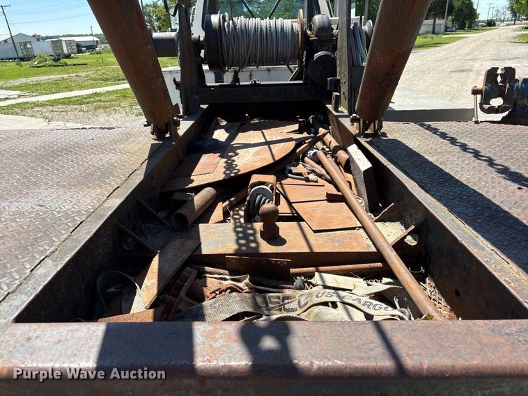 image for item EI5840 1997 Ford F800 tow truck