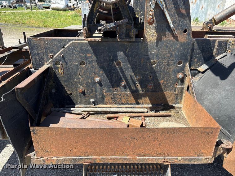 image for item EI5840 1997 Ford F800 tow truck