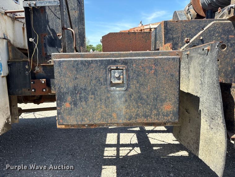 image for item EI5840 1997 Ford F800 tow truck