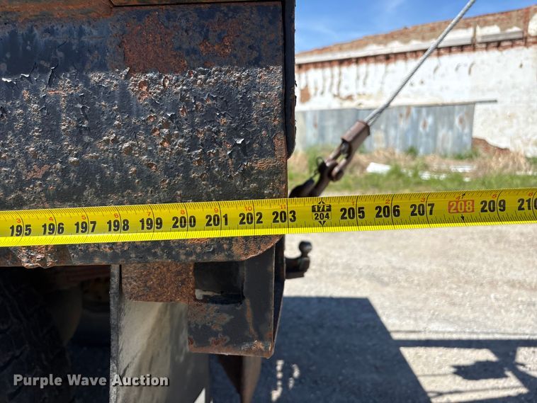 image for item EI5840 1997 Ford F800 tow truck