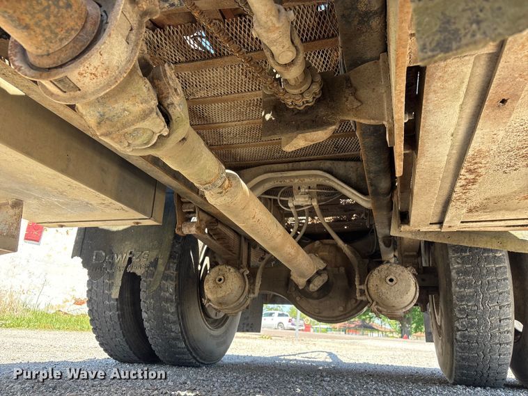 image for item EI5840 1997 Ford F800 tow truck