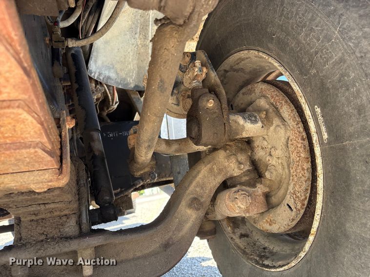 image for item EI5840 1997 Ford F800 tow truck