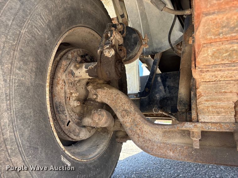 image for item EI5840 1997 Ford F800 tow truck
