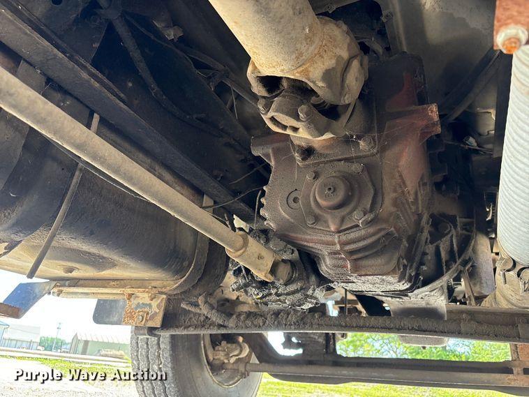image for item EI5840 1997 Ford F800 tow truck
