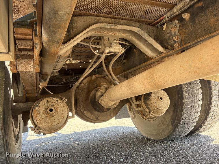 image for item EI5840 1997 Ford F800 tow truck