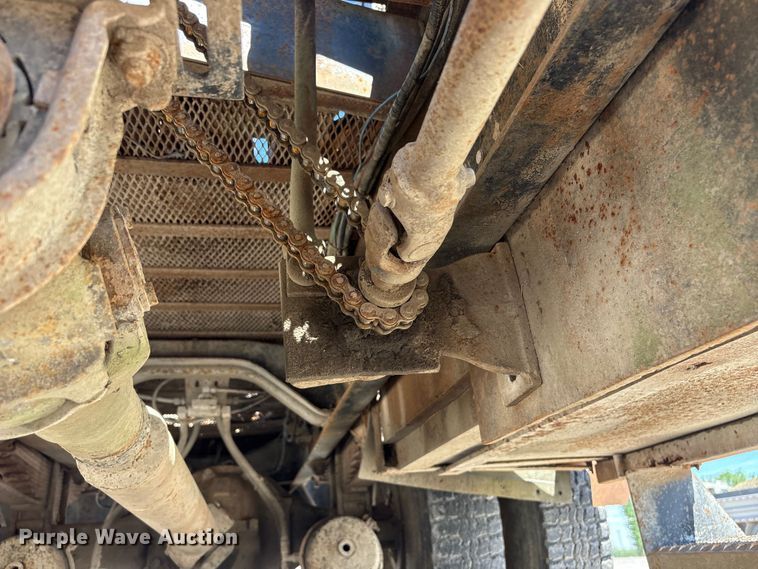 image for item EI5840 1997 Ford F800 tow truck