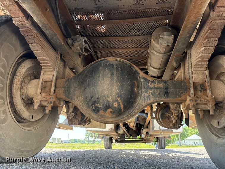 image for item EI5840 1997 Ford F800 tow truck