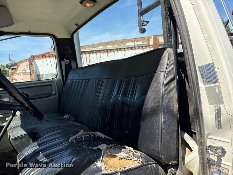 image for item EI5840 1997 Ford F800 tow truck