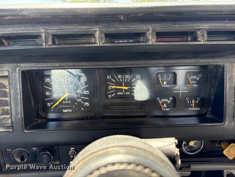 image for item EI5840 1997 Ford F800 tow truck