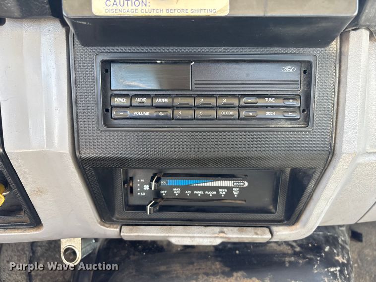 image for item EI5840 1997 Ford F800 tow truck