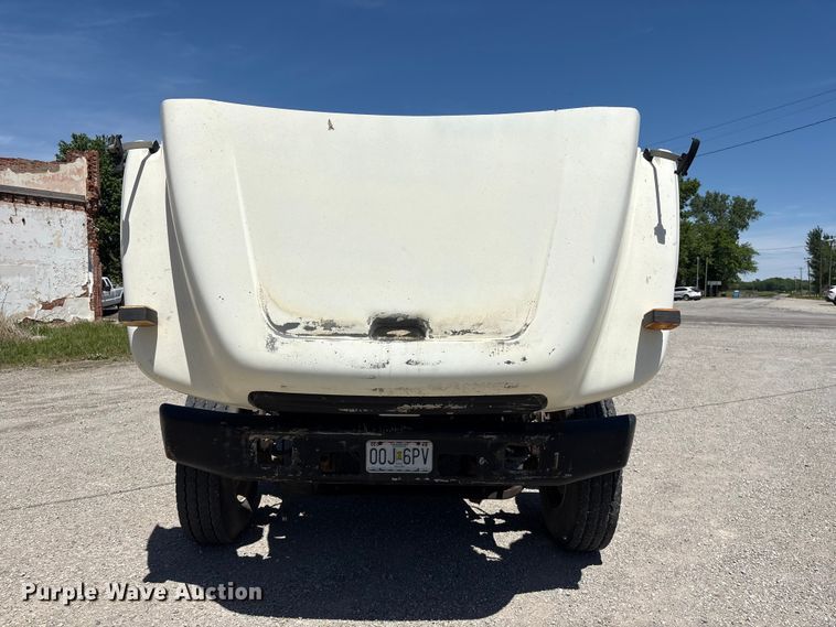 image for item EI5840 1997 Ford F800 tow truck
