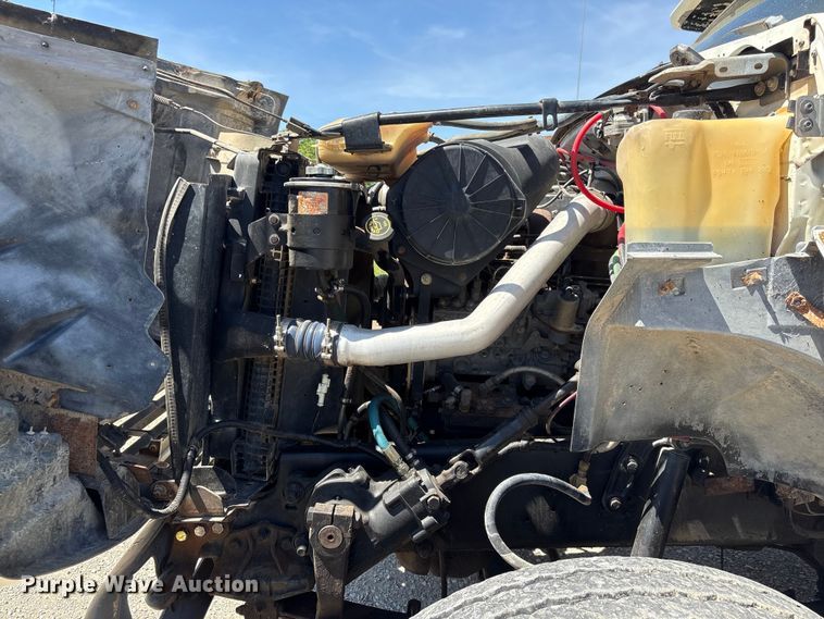 image for item EI5840 1997 Ford F800 tow truck