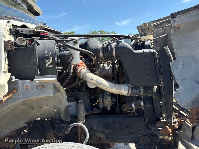 image for item EI5840 1997 Ford F800 tow truck