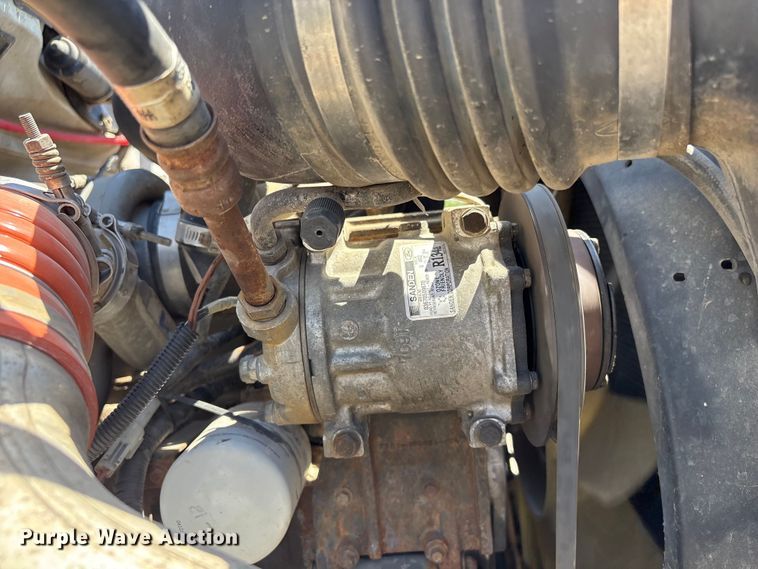 image for item EI5840 1997 Ford F800 tow truck
