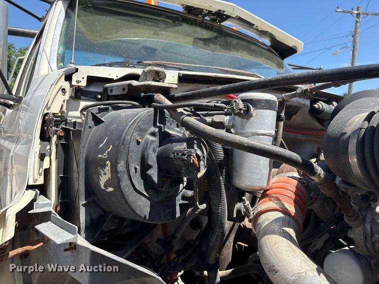 image for item EI5840 1997 Ford F800 tow truck
