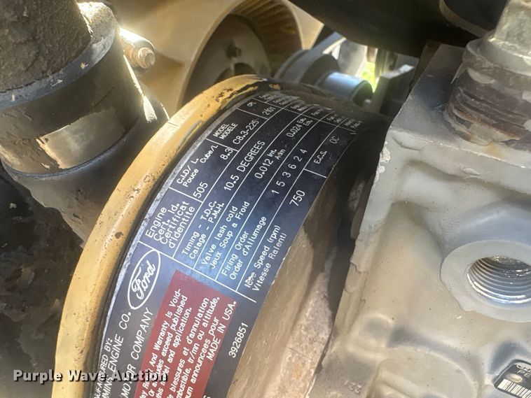 image for item EI5840 1997 Ford F800 tow truck