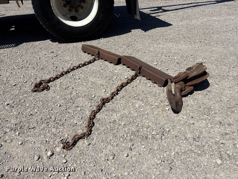 image for item EI5840 1997 Ford F800 tow truck