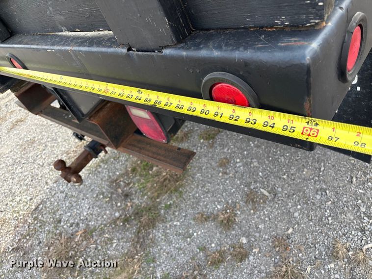 image for item EM0083 2006 Ford F350 Super Duty XL flatbed pickup truck