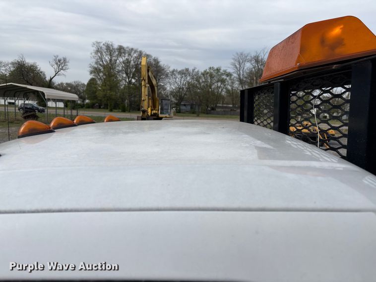 image for item EM0083 2006 Ford F350 Super Duty XL flatbed pickup truck