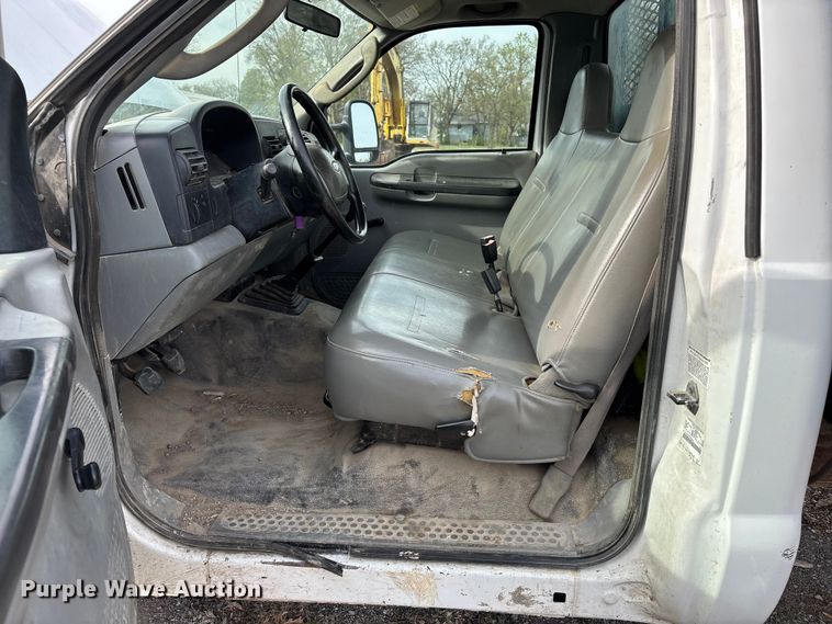 image for item EM0083 2006 Ford F350 Super Duty XL flatbed pickup truck